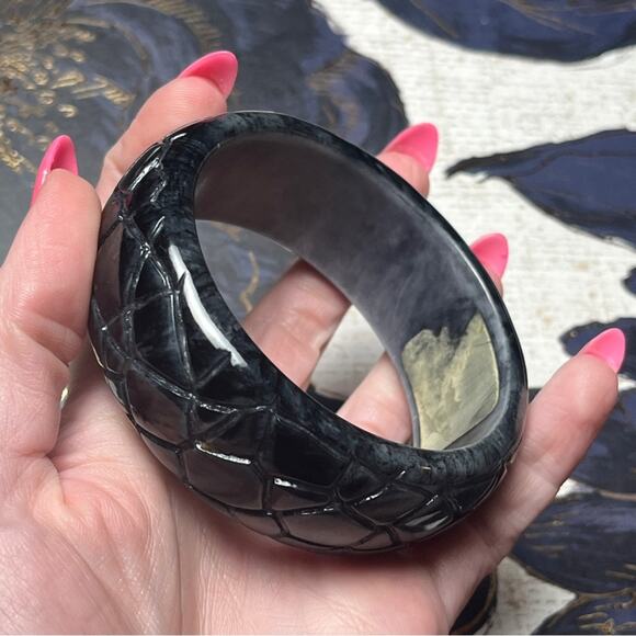 Vintage Rare Black Bakelite Textured Chunky Bangle Bracelet Crackle Effect D3 - Picture 6 of 16